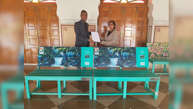 Rajasthan: 'बॉटल फॉर चेंज' की पहल के तहत 1175 किलोग्राम के प्लास्टिक का उपयोग कर बनाई 15 बेंचेज