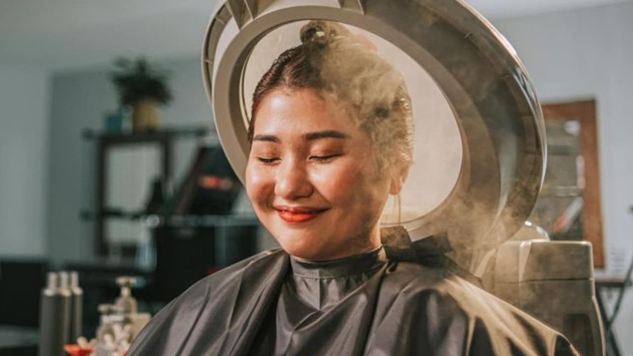 10 Hair Steaming Mistakes Causing Frizz And How To Steam Hair Correctly 10 Hair Steaming Mistakes Causing Frizz And How To Steam Hair Correctly