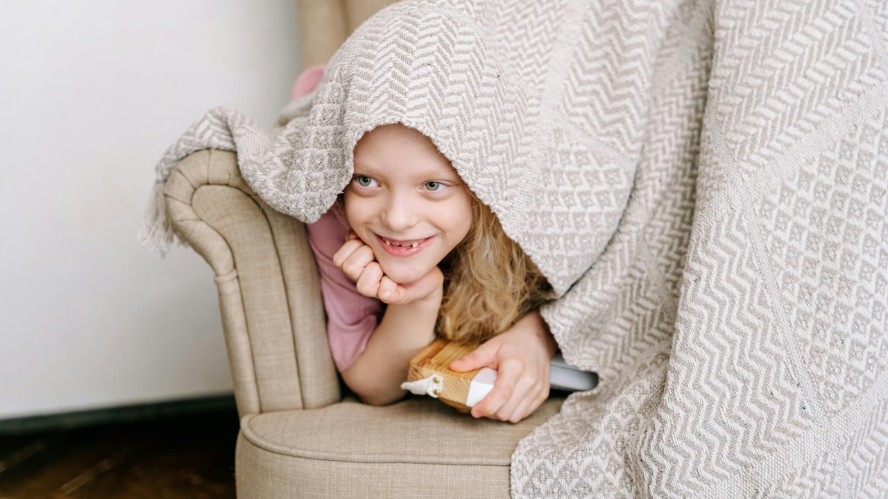 What Makes Some Blankets Feel Heavy Even When They Dont Provide Warmth