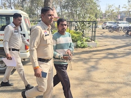 Chhattisgarh: चाचा ने चौराहे पर दी गाली, भतीजे ने फरसा से काटा गला, खुद थाने पहुंचकर दी घटना की जानकारी