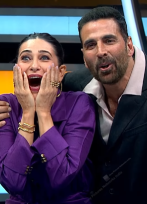 Watch: Akshay Kumar Teases First Co-Star Karisma Kapoor, Recreates <i>Deedar</i> Moment
