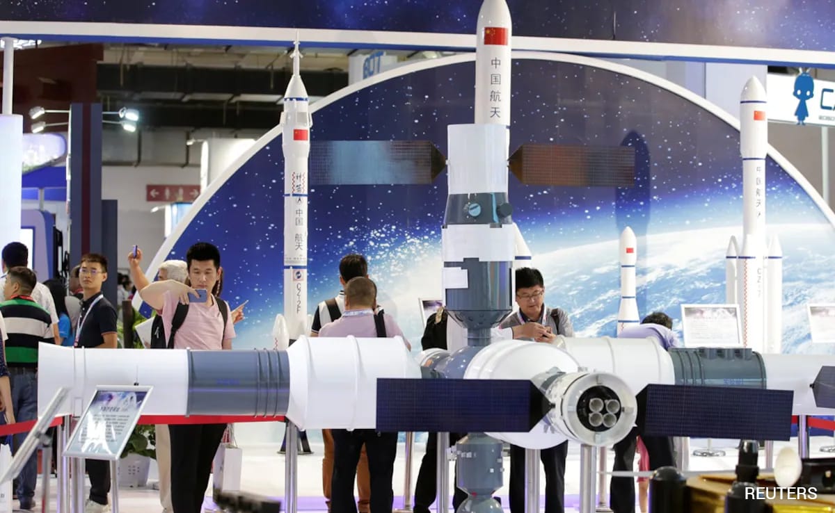 China belooft ruimtetoerisme te ontwikkelen en de diepe ruimte te verkennen terwijl het tegen de VS racet