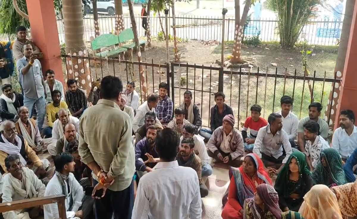 MP के इस गांव में मुर्दों के नाम आ रहा बिजली बिल; ग्रामीणों का फूटा गुस्सा, कनेक्शन काटने का आरोप