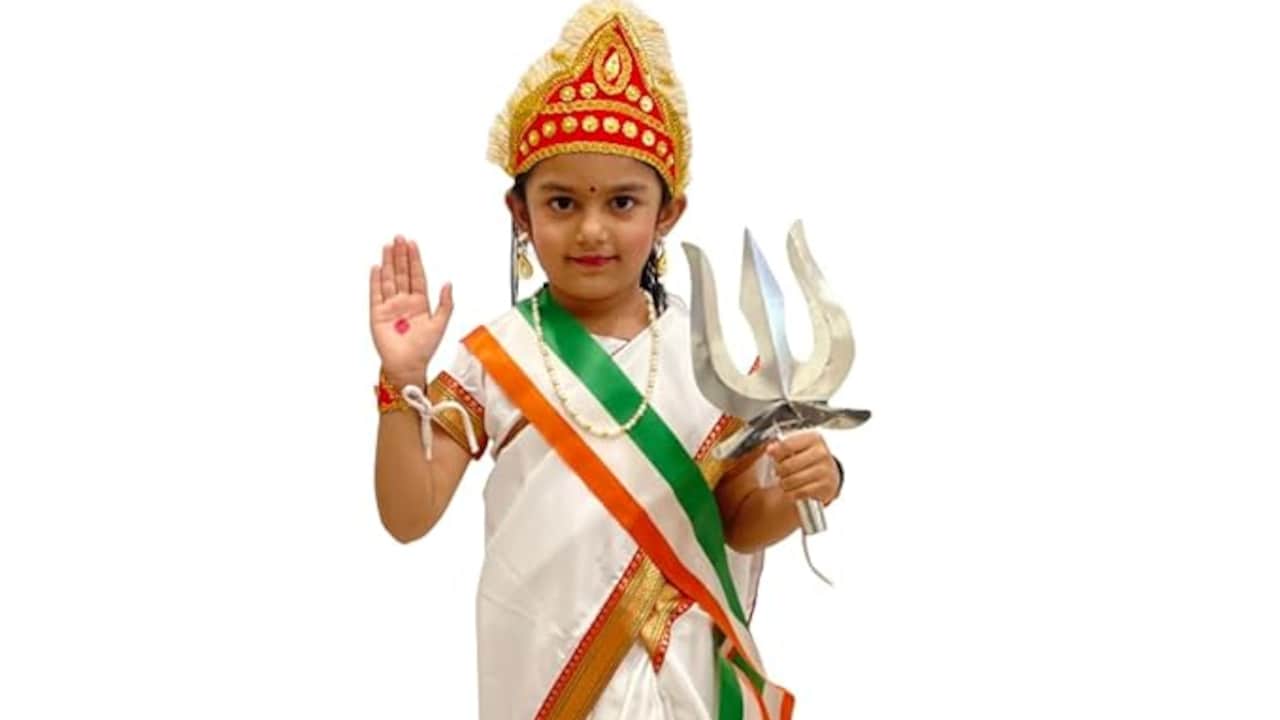 Which Bharat Mata outfit do you want to choose for your kid?