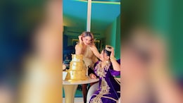 उर्वशी रौतेला ने मां मीरा रौतेला का जन्मदिन शाही अंदाज में मनाया,  24-कैरेट गोल्ड क्राउन...