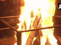 Lohri 2026 Live Updates: मूंगफली, फुल्लियां और रेवड़ी... देखें देश भर में कैसे मनाई जा रही लोहड़ी, फोटो और वीडियो