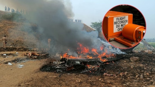 Ajit Pawar Plane Crash: अजित पवार के प्लेन का ब्लैक बॉक्स हुआ बरामद, इसमें क्या-क्या रिकॉर्ड होता है?