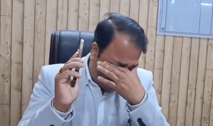 मुझे बर्दाश्त नहीं हुआ... इस्तीफा देते ही जब पत्नी से बात करते हुए फफक-फफक कर रो पड़े प्रशांत कुमार सिंह