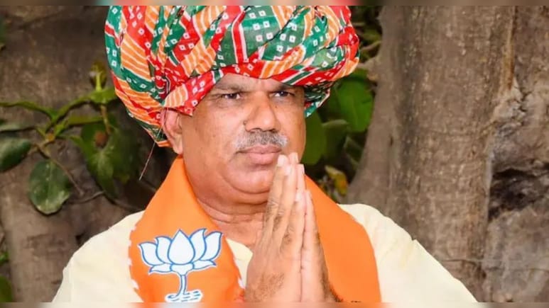 "कांग्रेस के 3 सांसद राजस्&zwj;थान के ह&zwj;िस्&zwj;से का पैसा हर&zwj;ियाणा में खर्च क&zwj;र रहे", मंत्री जवाहर स&zwj;िंह बेढ़म का बड़ा बयान