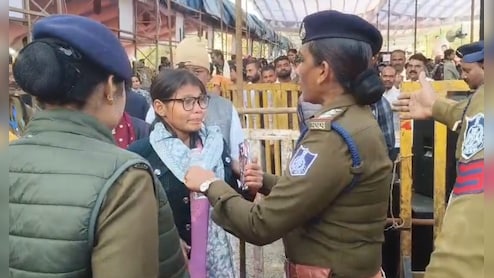 सीधी में CM से मिलने को चीखती रही बेटी, सुरक्षा कर्मियों ने रोका तो फफक- फफक रोई; मीडिया को बताई अपनी दास्तां