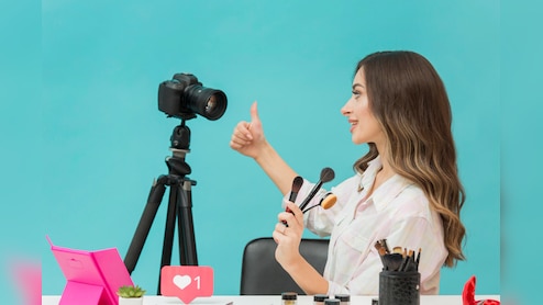 स्टाइल और ट्रैवल को बनाया जा सकता है कमाई का जरिया, जानिए सोशल मीडिया इन्फ्लुएंसर कैसे करते हैं कमाई