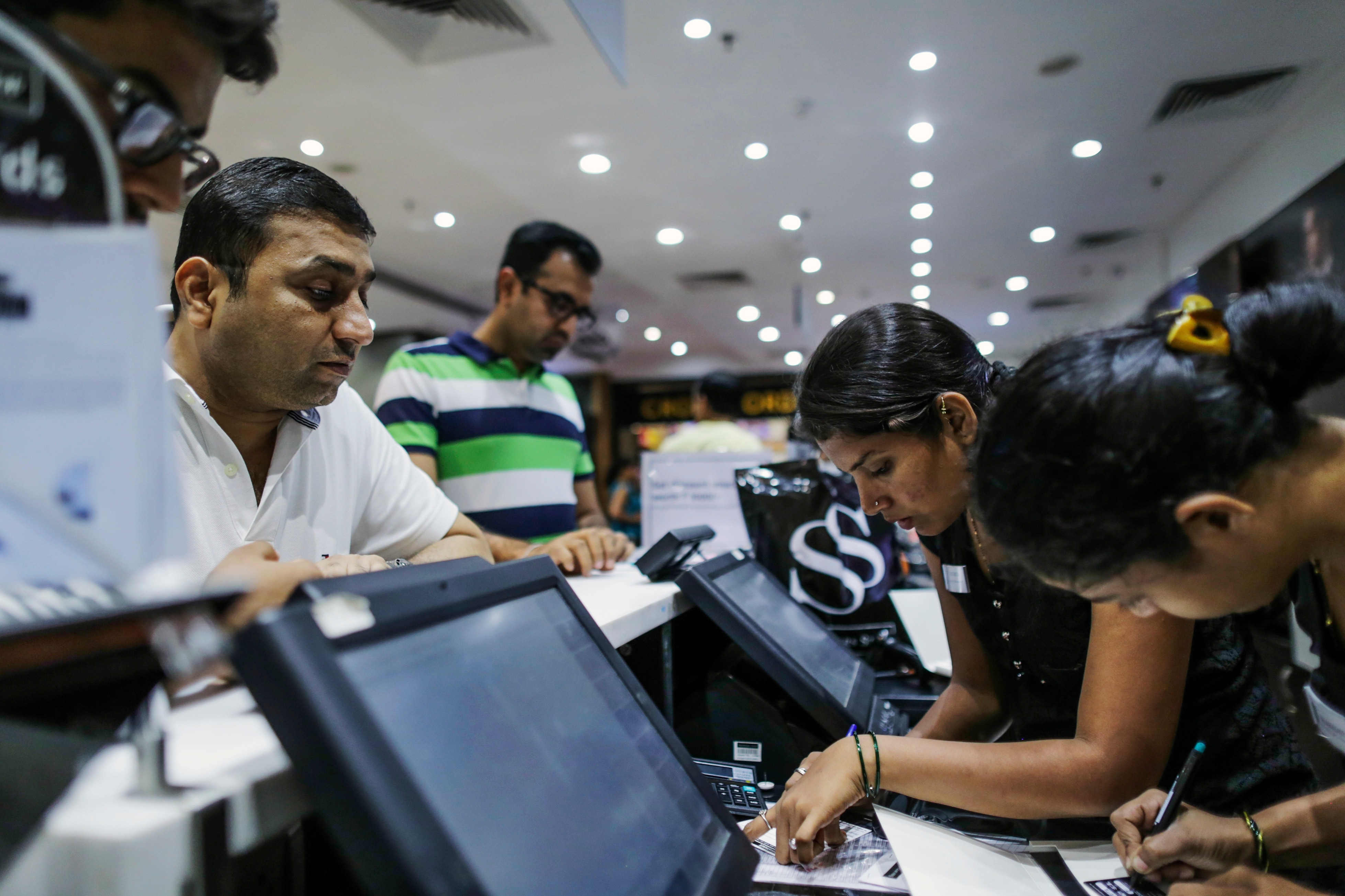Shoppers Stop To More Than Halve The Size Of Five Hypercity Outlets, Looks For Investor