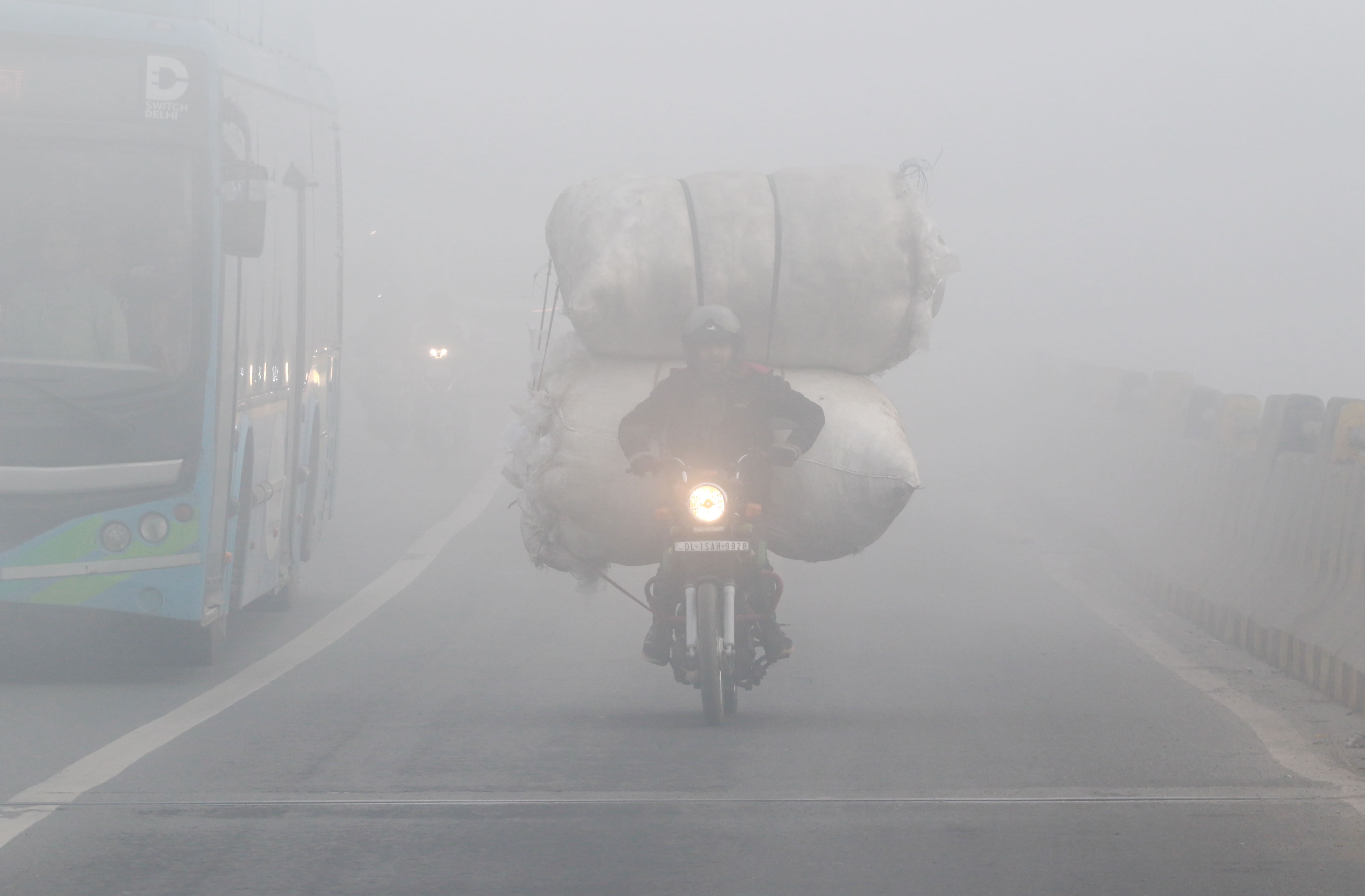 शीतलहर और घने कोहरे की दोहरी मार को हो जाएं तैयार! IMD का रेड अलर्ट, कहां -11 डिग्री पहुंचा पारा?