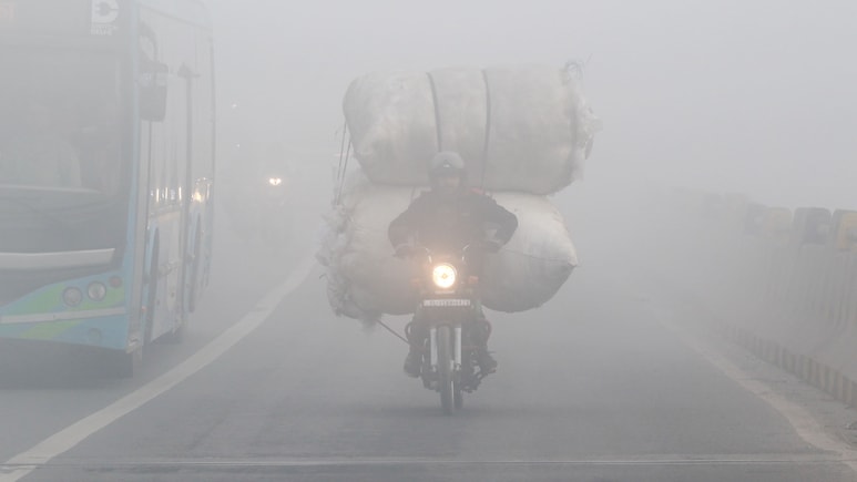 Weather Update: शीतलहर और घने कोहरे की दोहरे मार को हो जाएं तैयार! IMD का रेड अलर्ट, कहां -11 डिग्री पहुंचा पारा?