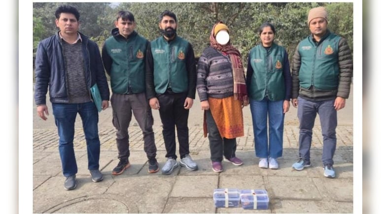 रिवाल्वर रामबीरी- सफेद बाल, बुजुर्गों वाला पहनावा, 8 साल से पुलिस को चकमा दे रही 'मौत की सौदागर' पकड़ी गई