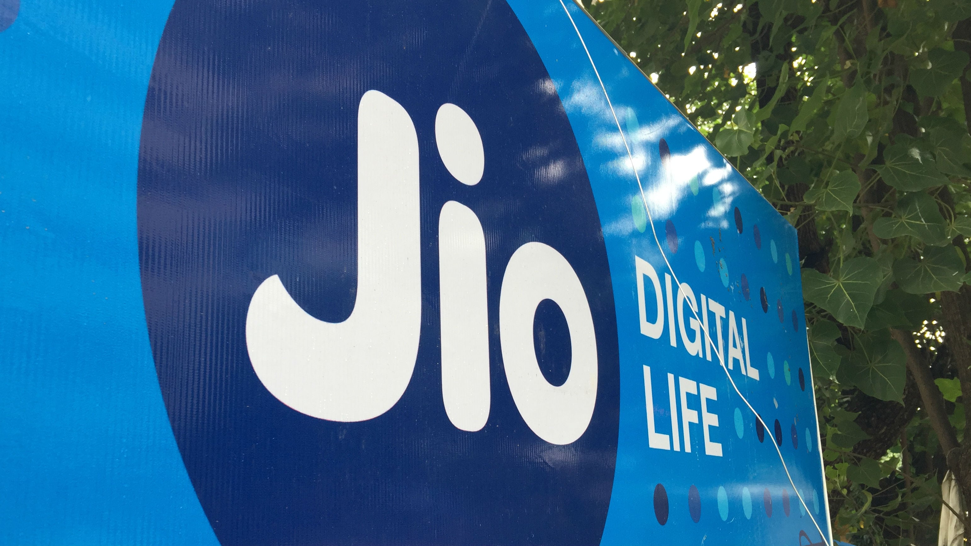 Reliance Jio To Install 45,000 Mobile Towers In 6 Months