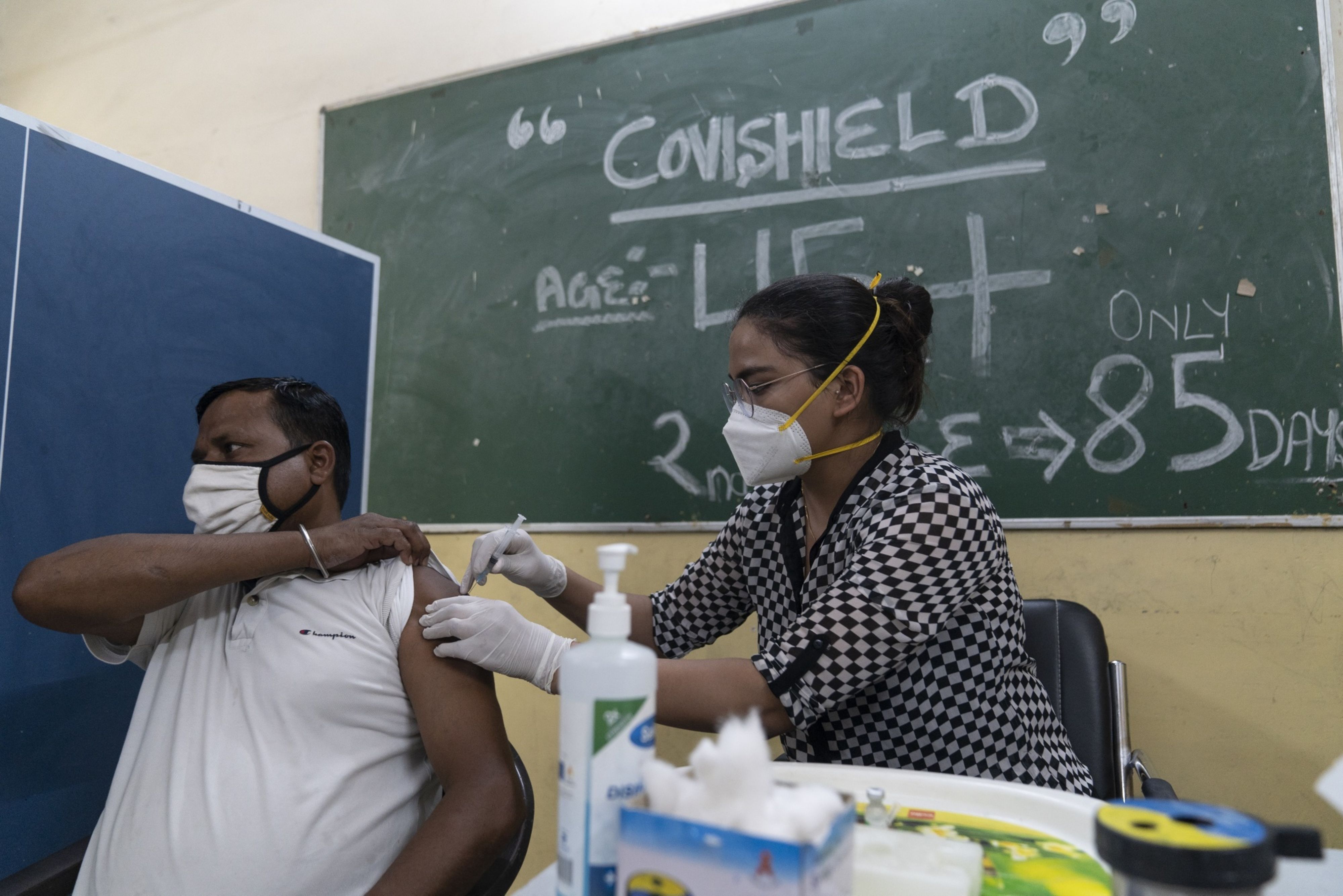 Covid-19 India Updates: Daily Fatality Rate Drops Below 1,000