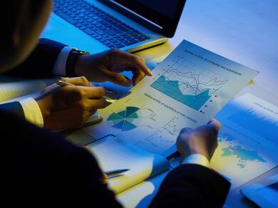 Market Experts' Stock Recommendations: Buy RVNL, Oracle Financial, Garden Reach