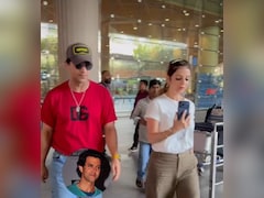 ऋतिक रोशन से वीडियो कॉल कर रही थीं सुजैन खान, बॉयफ्रेंड अर्सलान गोनी ने अचानक छीना फोन, देखें Viral Video