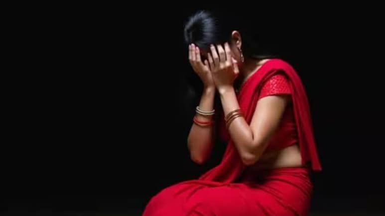 Crime News :  100 तोळे सोने देऊनही सासरच्यांची भूक मिटेना; मुंबईच्य उच्चभ्रू कुटुंबातील छळाची धक्कादायक कहाणी