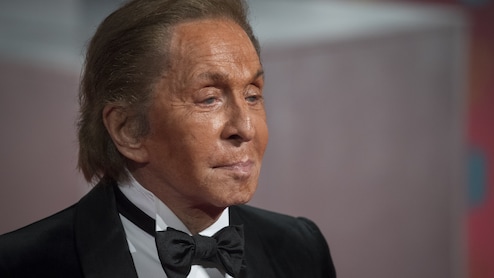 Valentino Garavani, Italian Fashion Maestro Who Lived It Up, Dies At 93