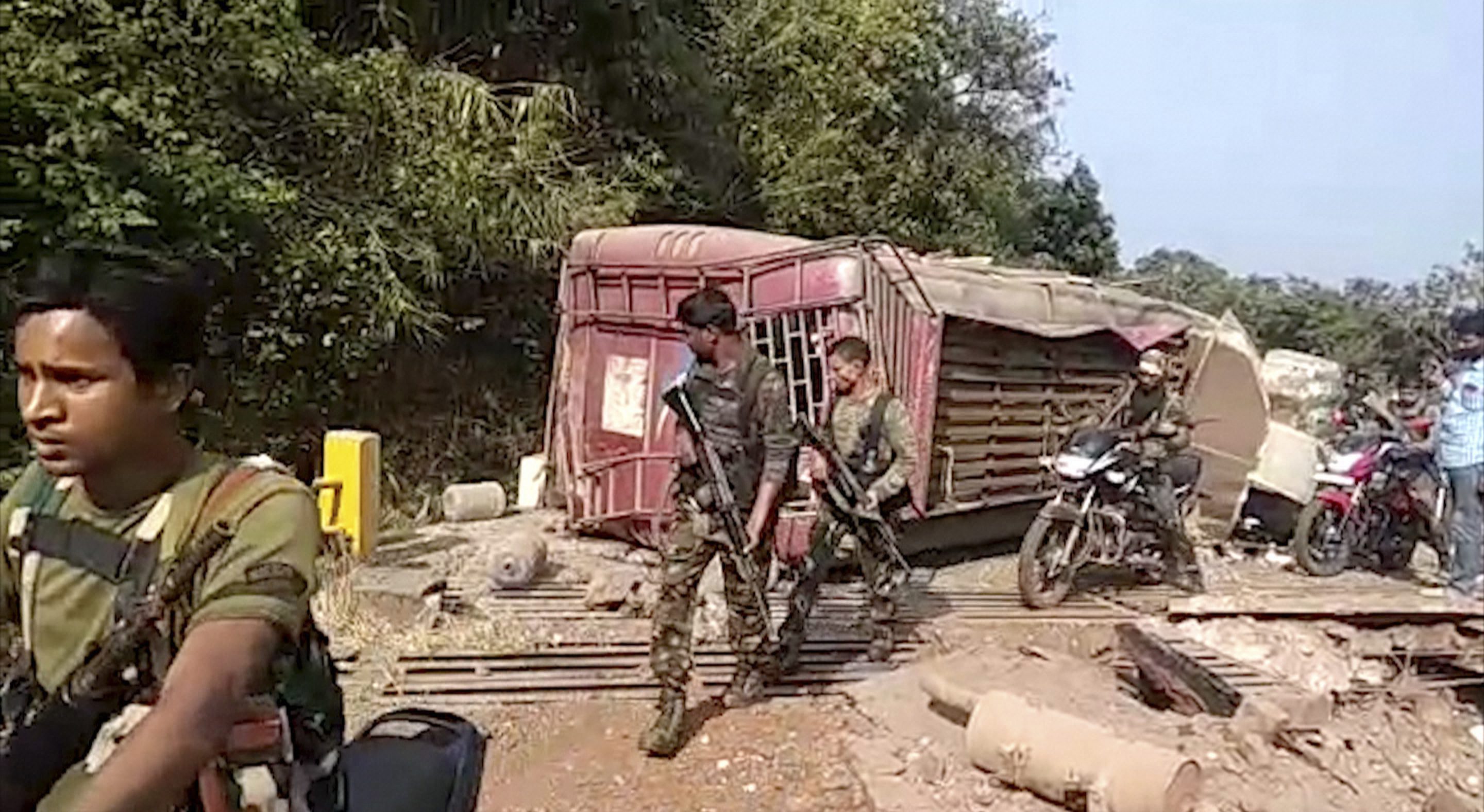 Chhattisgarh  Polls: Promises Galore As &lsquo;Semi-Finals&rsquo; Begin Tomorrow  With Naxal-Hit Areas