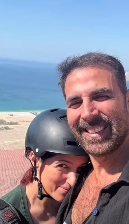 अक्षय कुमार ने 25वीं वेडिंग एनिवरसरी पर ट्विंकल खन्ना से करवाई पैराग्लाइडिंग, घबराई एक्ट्रेस बोलीं- यह सब तुम्हारी वजह से है&nbsp;