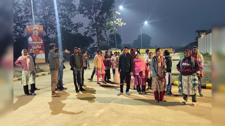 Chhattisgarh: स्कूल शिक्षा मंत्री के बंगले के बाहर प्रदर्शन, SC के आदेश के बावजूद टीचर भर्ती न करने का आरोप