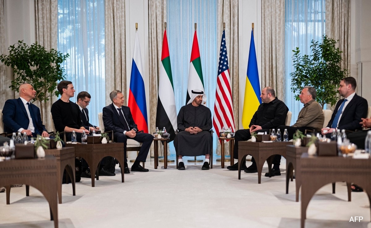 Russische, Oekraïense en Amerikaanse onderhandelaars ontmoeten elkaar in Abu Dhabi voor vredesbesprekingen