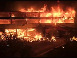आंध्र प्रदेश में भीषण सड़क हादसा: बस और ट्रक में टक्कर के बाद लगी आग, 2 लोगों की मौत