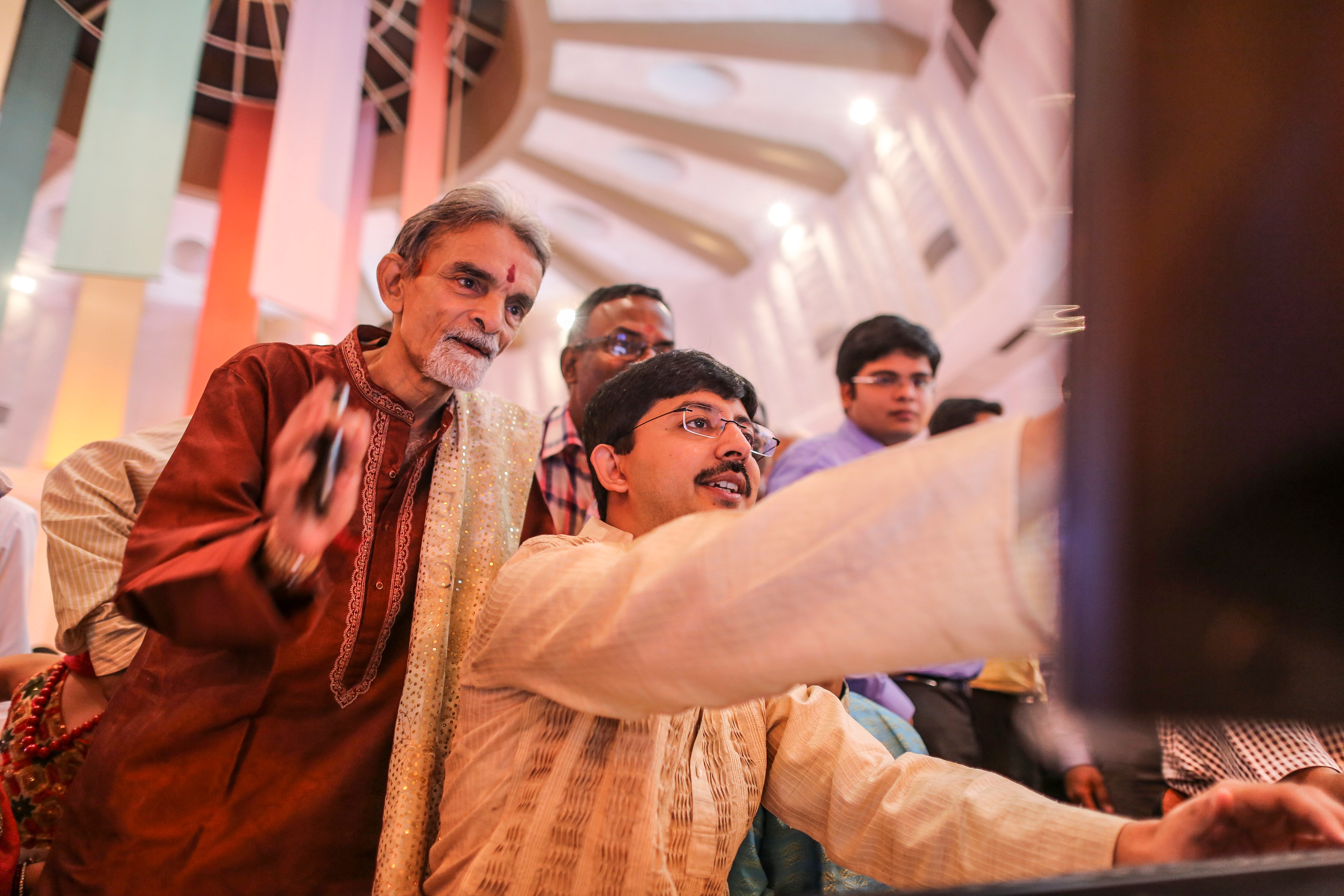 

Samvat 2073: Sensex, Nifty End Flat In Muhurat Trading As Banks Reverse Gains; Lupin Tops