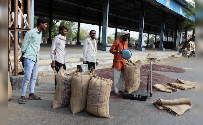 India Considering Raising Palm Oil Import Tax To Support Rapeseed Prices