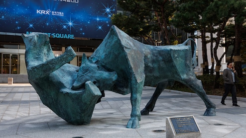 Asian Stock Markets Mixed: Kospi Steady, Hang Seng Futures Down, Japan Closed