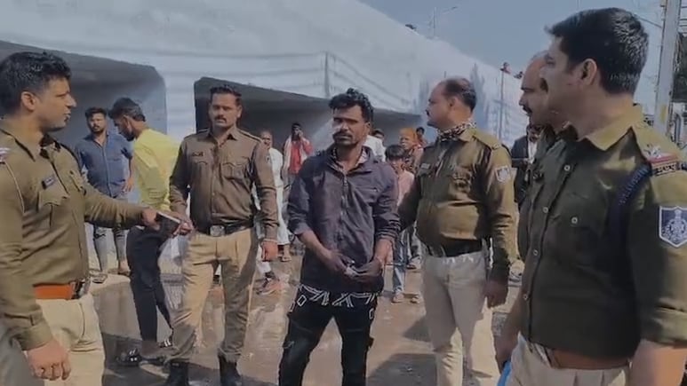 रतलाम में फिर चाकूबाजी से दहशत. अवैध नल हटाने पर भड़का बदमाश, चार पर किया जानलेवा हमला