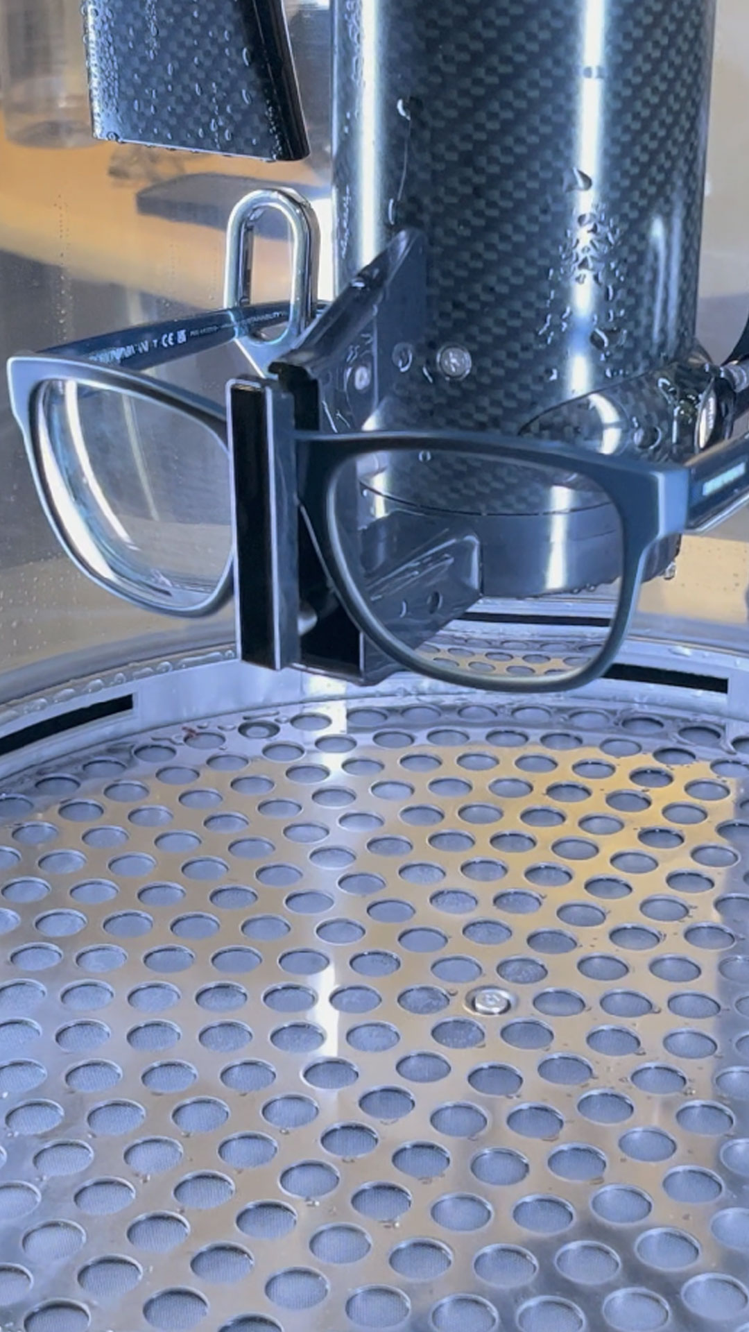 This Machine Cleans Your Glasses In Under 2 Minutes
