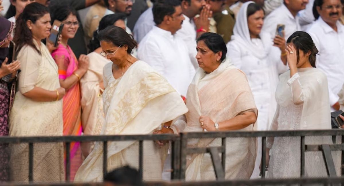 विश्लेषण: अपना वर्चस्व खोने की आशंका में एनसीपी नेताओं ने आनन-फानन में सुनेत्रा पवार को बनाया उपमुख्यमंत्री