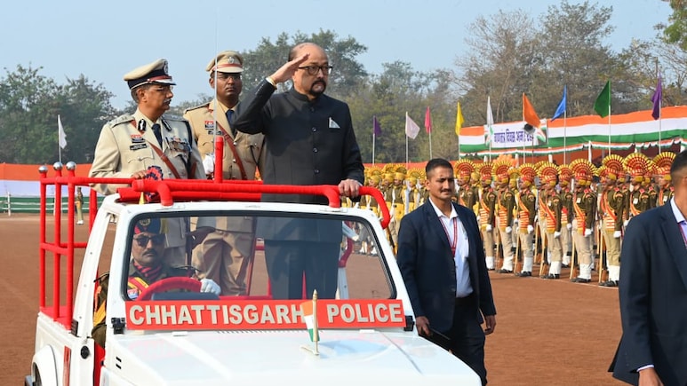 Chhattisgarh: राज्यपाल रामेन डेका ने 25 पुलिस अधिकारी और पांच बहादुर बच्चों को किया सम्मानित, यहां देखिए किसे मिला कौन सा अवॉर्ड?