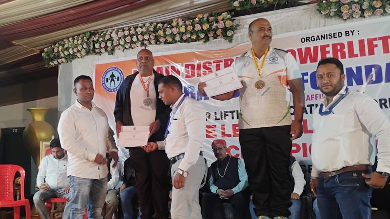 Success Story: 'उम्र तो सिर्फ एक नंबर है...', 68 की उम्र में मनोहर लाल सेन ने सच कर दी ये बात, बढ़ाया सागर का मान