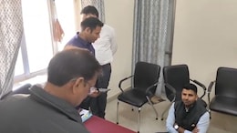 Barmer: पानी की मांग को लेकर PHED दफ्तर में ही धरने पर बैठे रविंद्र सिंह भाटी, बोले- 'आश्वासन के साथ मिले पानी'