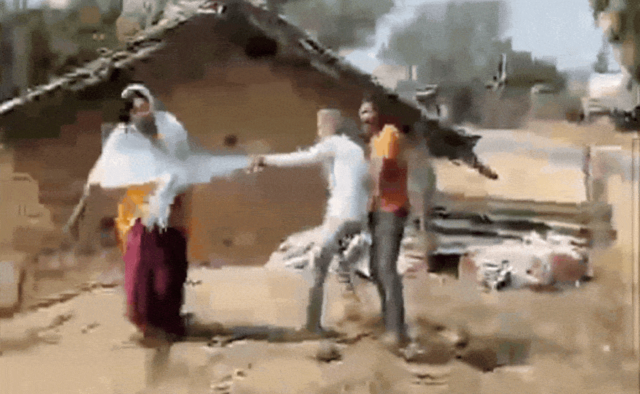 VIDEO: महिला सरपंच से बदसलूकी, पौधरोपण के दौरान युवकों ने दुपट्टा खींचा, गाली-गलौज की; वीडियो वायरल&nbsp;