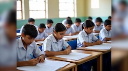 अंग्रेजी के पेपर में पूछा- 'मोना के कुत्ते' का क्या नाम, ऑप्शन में लिखा था 'राम', मचा बवाल