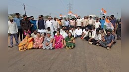 मनरेगा बचाव संग्राम: कांग्रेस ने धरना प्रदर्शन कर किया चक्काजाम, सरकार के खिलाफ की जमकर नारेबाजी