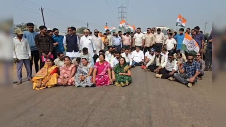 मनरेगा बचाव संग्राम: कांग्रेस ने धरना प्रदर्शन कर किया चक्काजाम, सरकार के खिलाफ की जमकर नारेबाजी