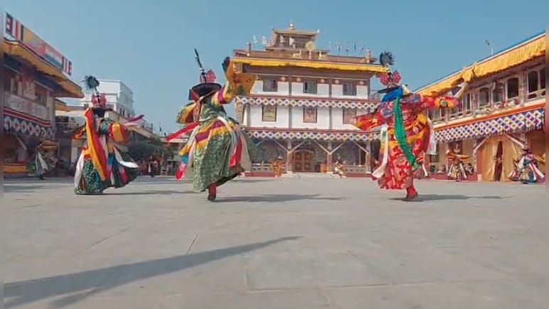 बोधगया में भूटान से आए तिब्बती बौद्ध भिक्षुओं ने किया मास्क डांस, जानें क्यों खास है ये परंपरा