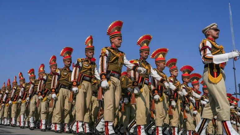 26 जनवरी की परेड देखने जाने के लिए कौन से Metro Station पर उतरना होगा, जानें बस और अपनी गाड़ी से कैसे पहुंचें