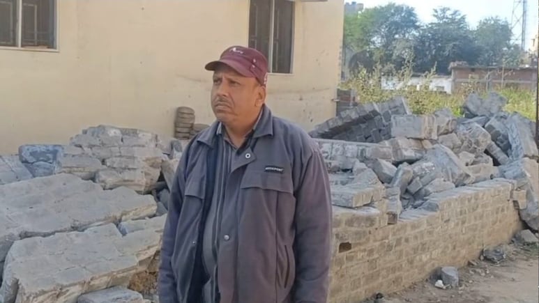 Raigarh Bulldozer Action: सड़क के लिए जिसने दान दिया जमीन, उसी की तोड़ दी दीवार, अब क्यों खामोश बैठी निगम प्रशासन?