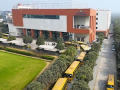 नोएडा के शिव नडार स्कूल को मिली बम से उड़ाने की धमकी, मौके पर पहुंची पुलिस