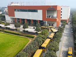 नोएडा के शिव नादर स्कूल को मिली बम से उड़ाने की धमकी, मौके पर पहुंची पुलिस