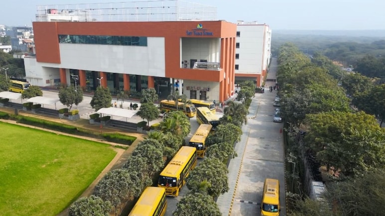 नोएडा के शिव नादर स्कूल को मिली बम से उड़ाने की धमकी, मौके पर पहुंची पुलिस