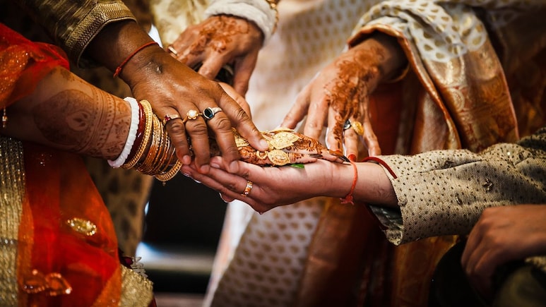 Bageshwar Dham: बागेश्वर धाम में फिर गूंजेगी शहनाइयां, नेपाल सहित देश के 300 बेटियों का विवाह कराएंगे&nbsp;पंडित धीरेंद्र शास्त्री, सूची जारी